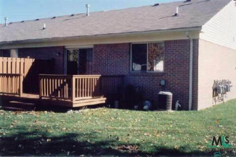 411 West Ewell Romeo, MI 48065 - Photo 2 of 5 427126-1.JPG