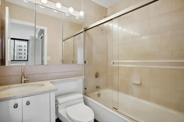 $999,999 | 250 East 40th Street, Unit 30F | Murray Hill