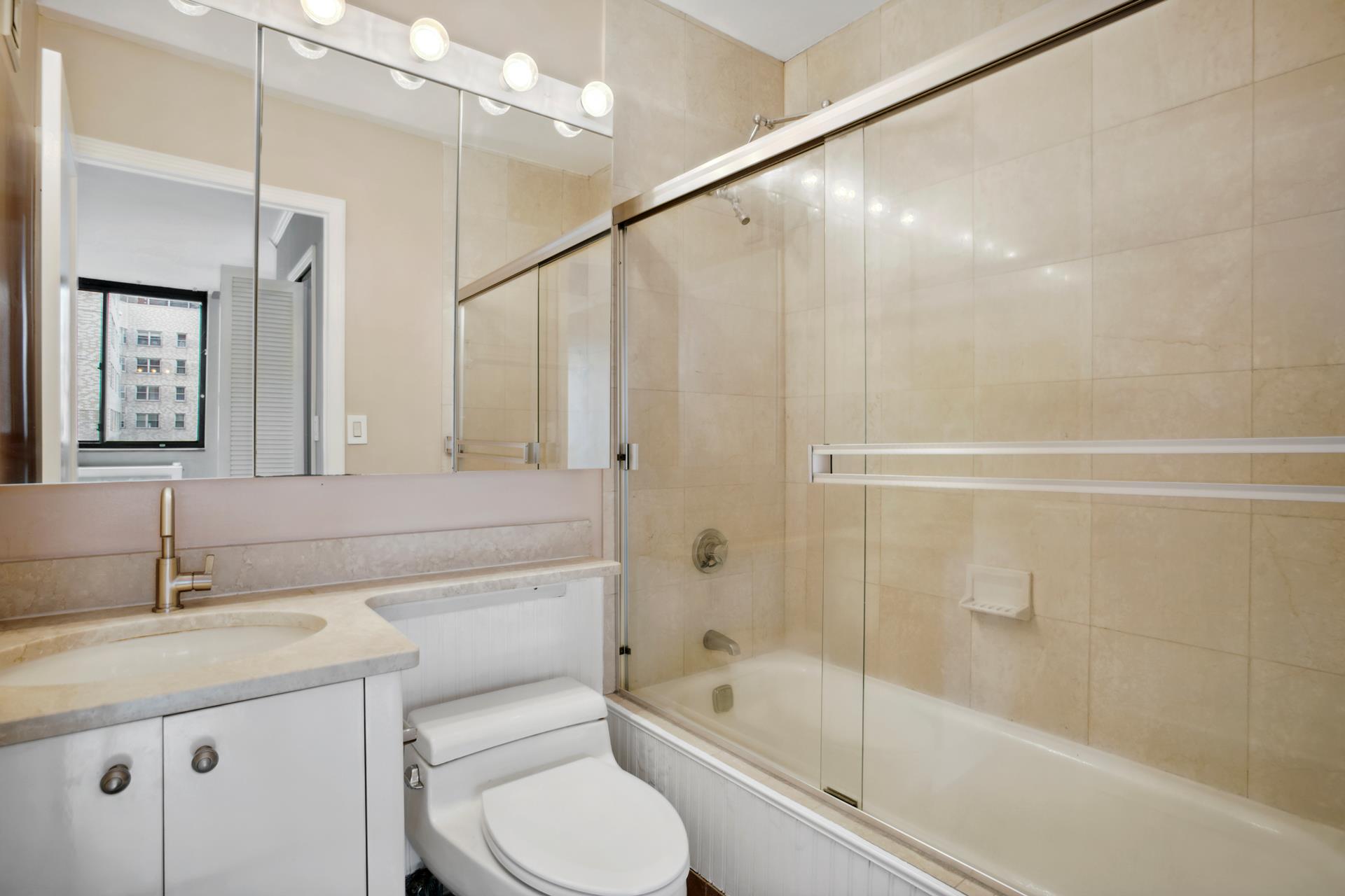 250 East 40th Street, Unit 30F Manhattan, NY 10016 - Photo 7 of 11