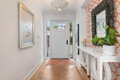 a view of entryway with livingroom