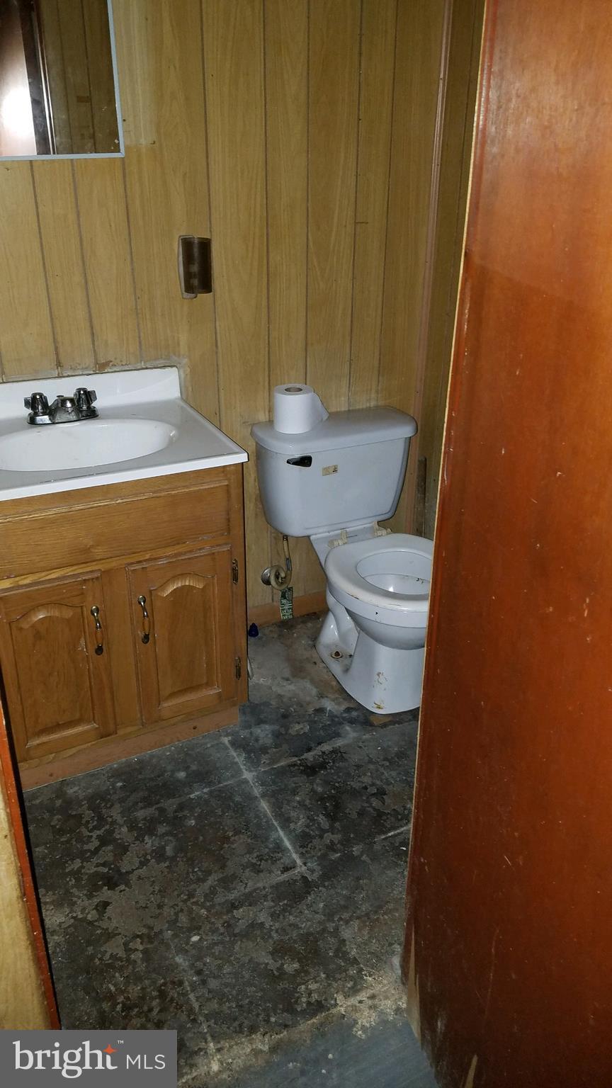 924 Wicklow Road Baltimore, MD 21229 - Photo 3 of 9 Half Bath
