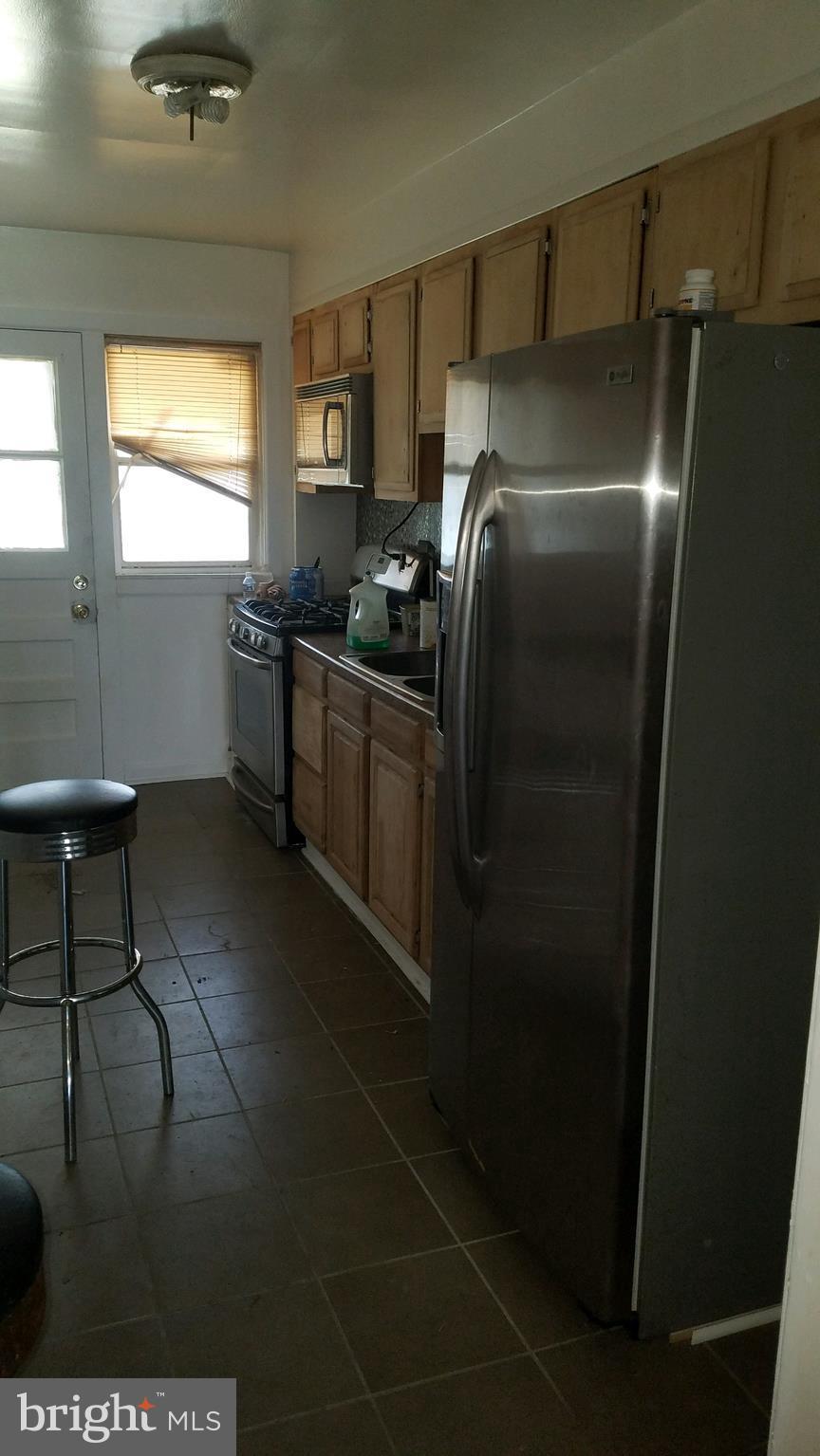 924 Wicklow Road Baltimore, MD 21229 - Photo 5 of 9 Kitchen