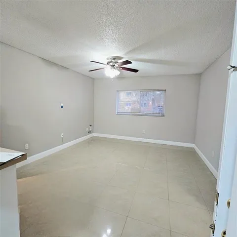 $1,690 | 3600 North 56th Avenue, Unit 105, Hollywood, FL 33021