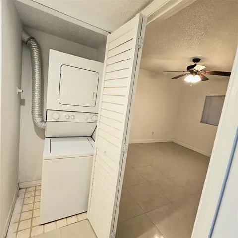 $1,690 | 3600 North 56th Avenue, Unit 105, Hollywood, FL 33021