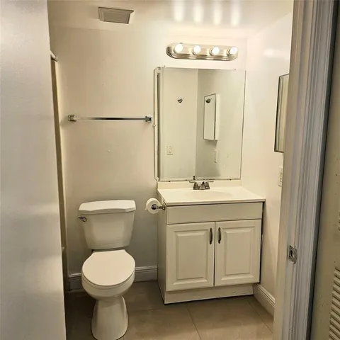 $1,690 | 3600 North 56th Avenue, Unit 105, Hollywood, FL 33021