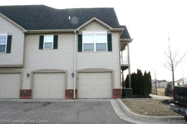 4153 Hampton Ridge Boulevard, Unit 31 Howell, MI 48843 - Photo 3 of 19 Garage