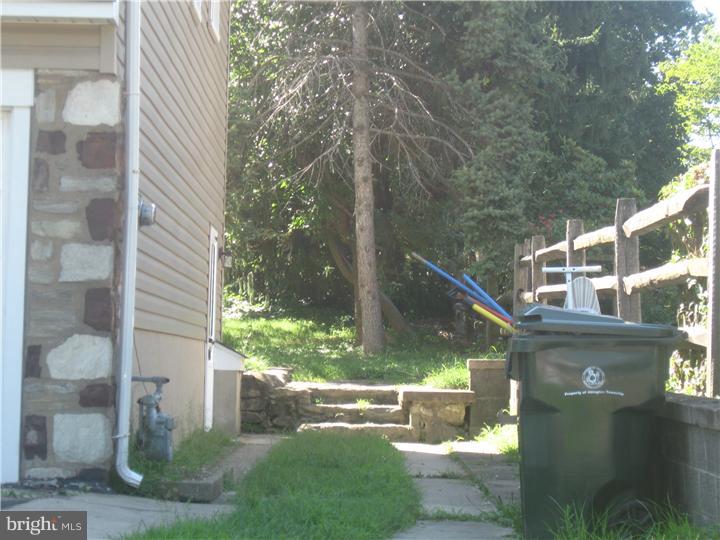 865 Fernhill Road Abington, PA 19038 - Photo 4 of 20 Gallery Image 4