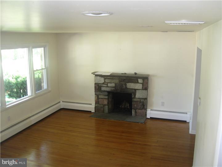 865 Fernhill Road Abington, PA 19038 - Photo 7 of 20 Gallery Image 7