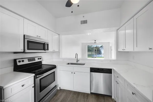 $2,200 | 3250 Cypress Glen Way, Unit 402, Naples, FL 34109