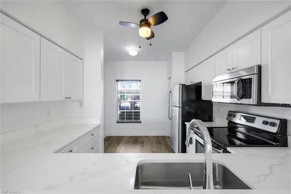 $2,200 | 3250 Cypress Glen Way, Unit 402, Naples, FL 34109