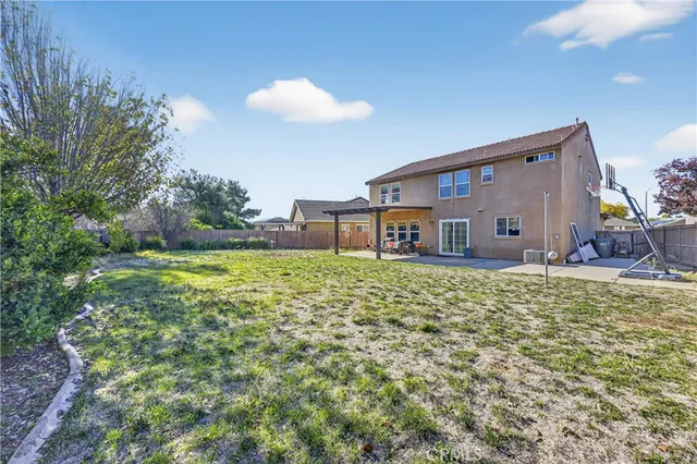 a view of a house with a backyard