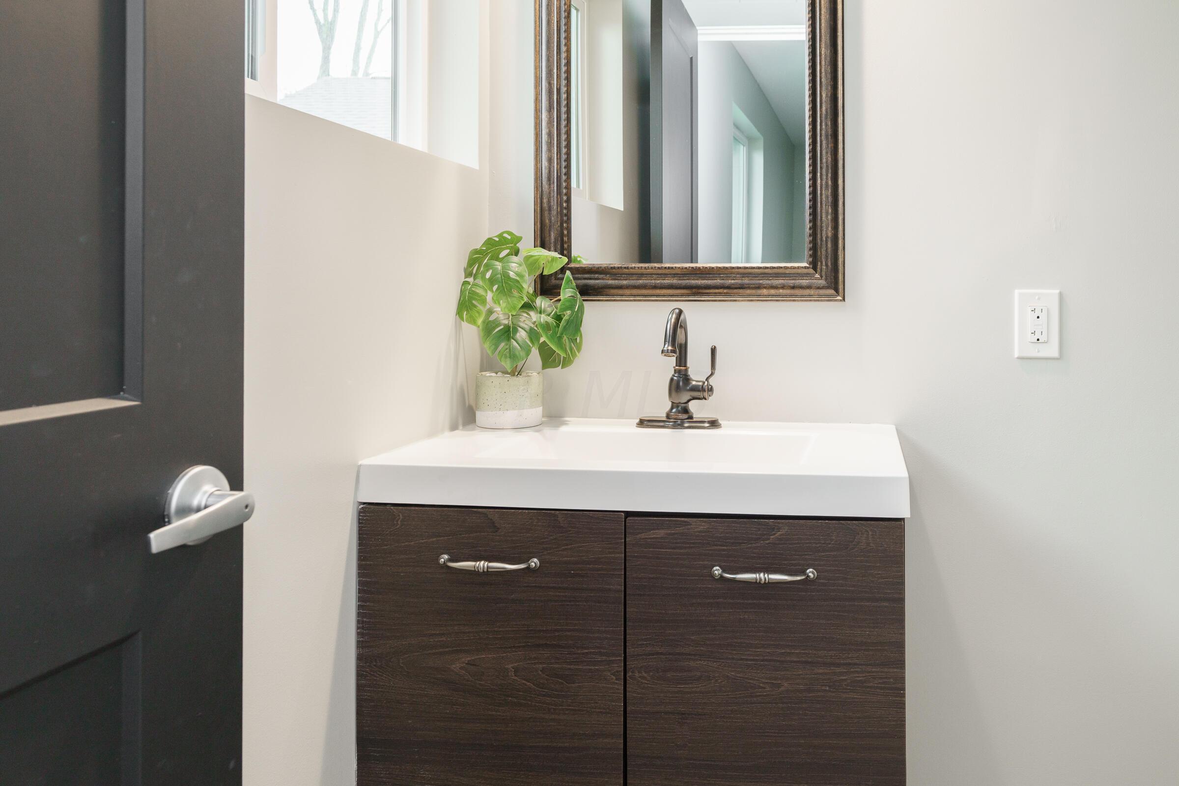 7133 South Section Line Road Delaware, OH 43015 - Photo 21 of 48 Full Bathroom 2