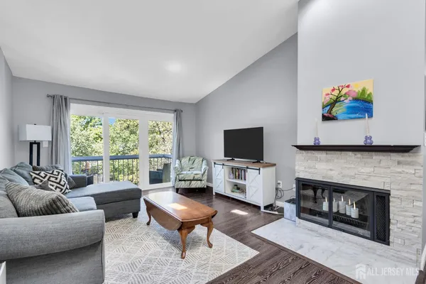 $374,900 | 384 McDowell Drive, East Brunswick, NJ 08816