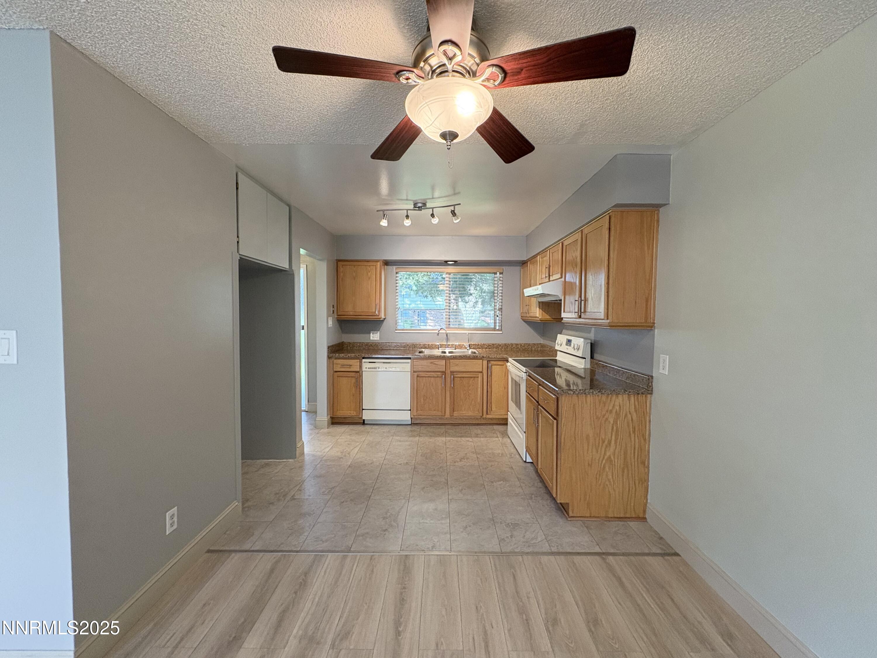 165 Smithridge Park Reno, NV 89502 - Photo 3 of 33 IMG_4370