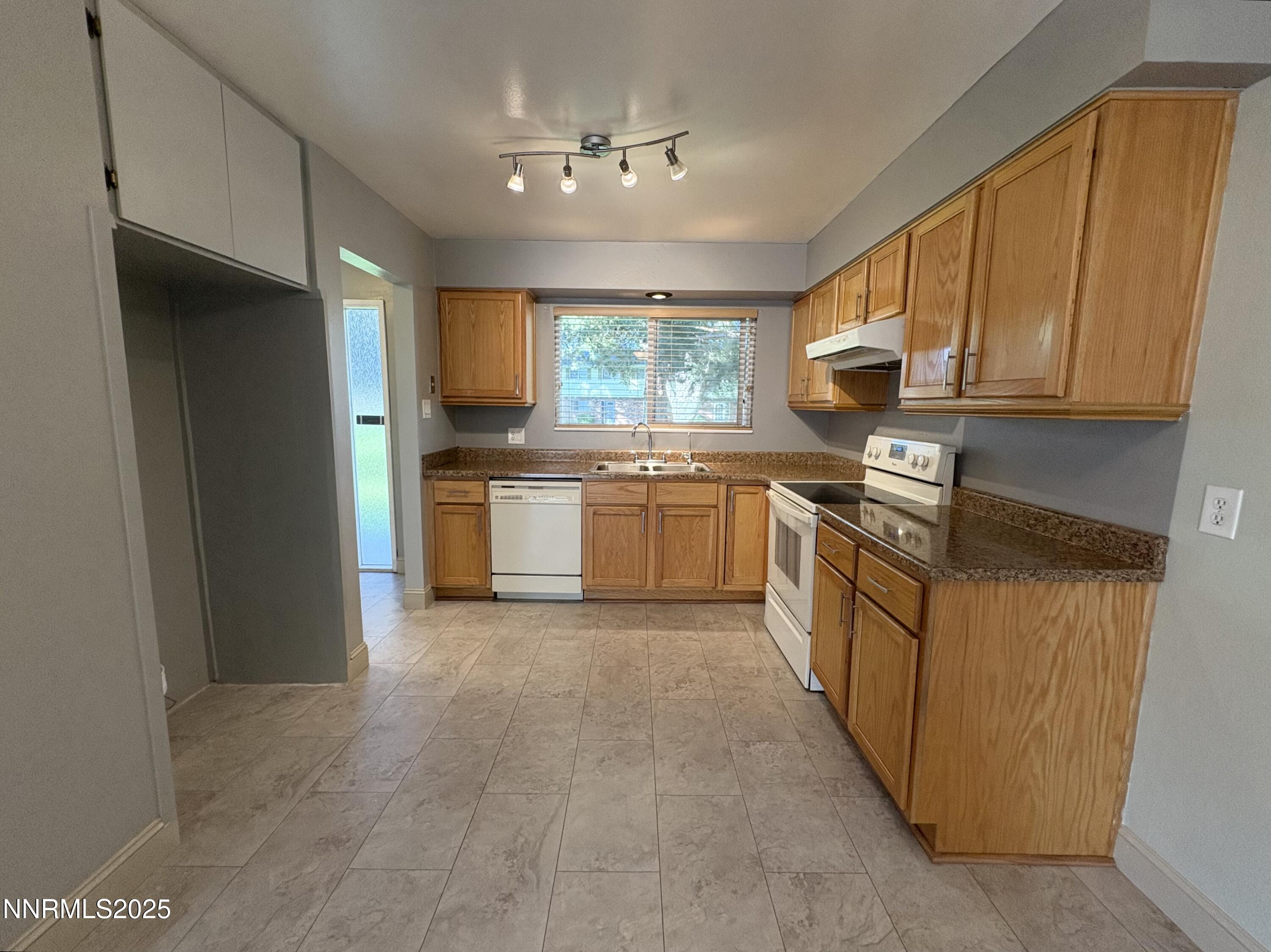 165 Smithridge Park Reno, NV 89502 - Photo 4 of 33 IMG_4371