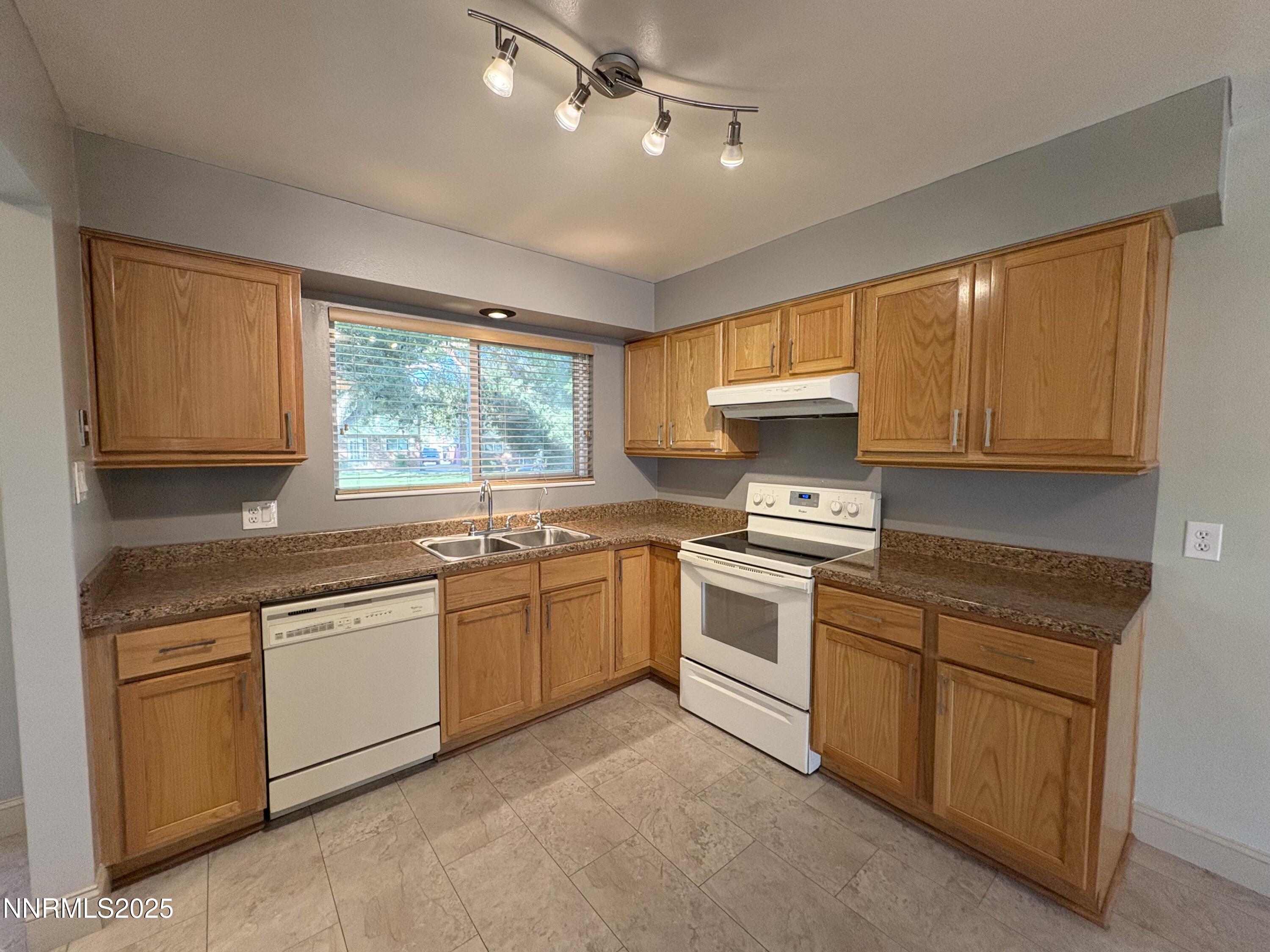 165 Smithridge Park Reno, NV 89502 - Photo 5 of 33 IMG_4376