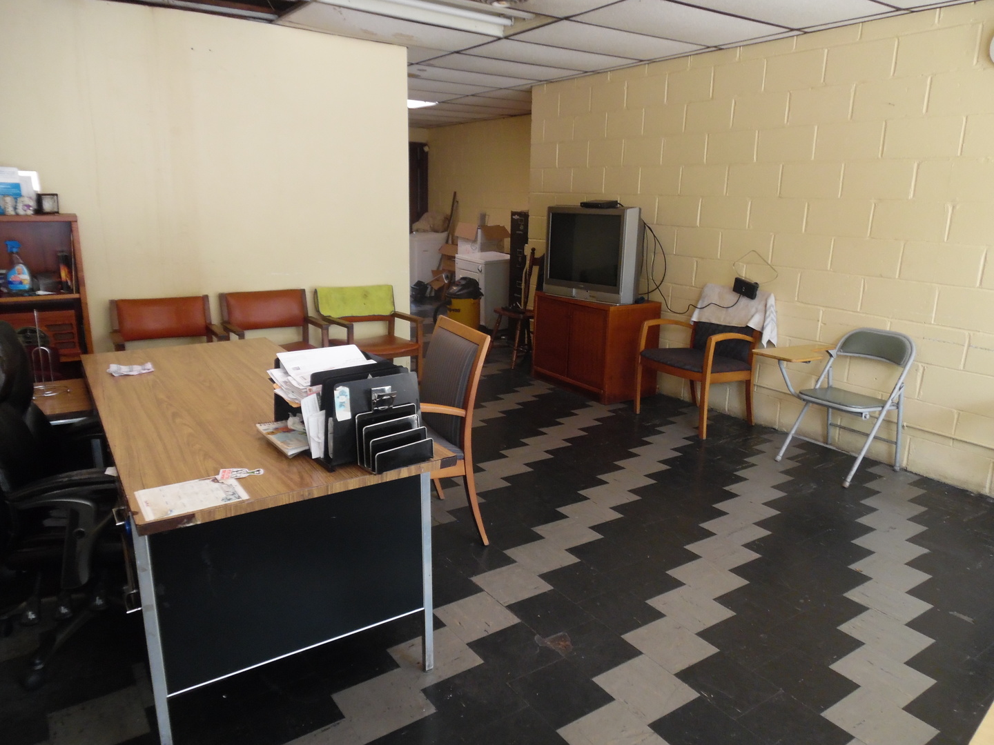 2712 West Division Street Chicago, IL 60622 - Photo 4 of 8 a view of a workspace with furniture