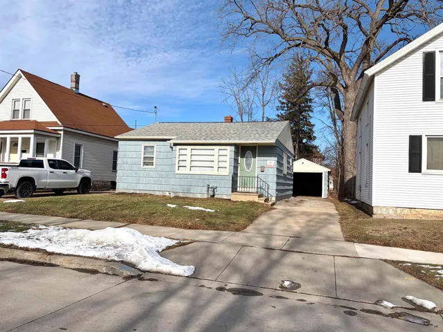 $150,000 | 804 John Avenue, Oshkosh, WI 54901