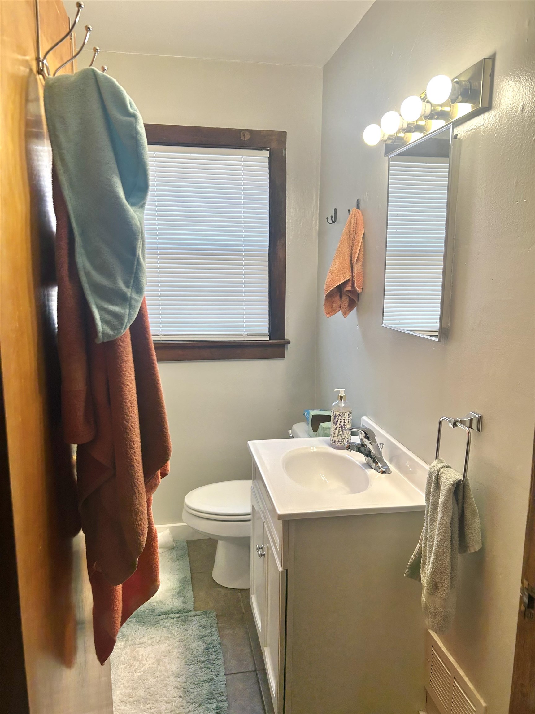 804 John Avenue Oshkosh, WI 54901 - Photo 5 of 11