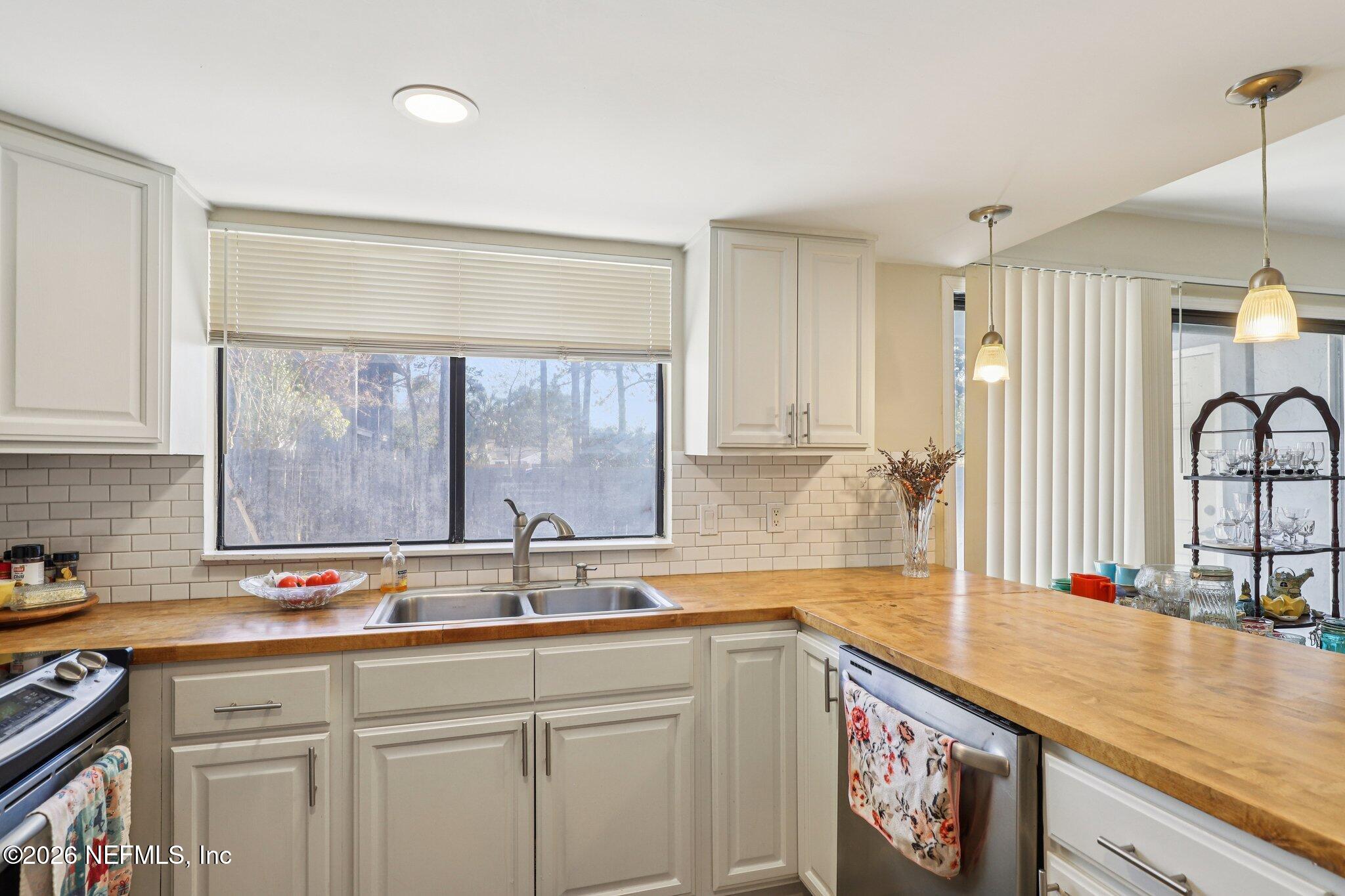 3517 Peeler Road, Unit 13 Jacksonville, FL 32277 - Photo 15 of 33 Kitchen