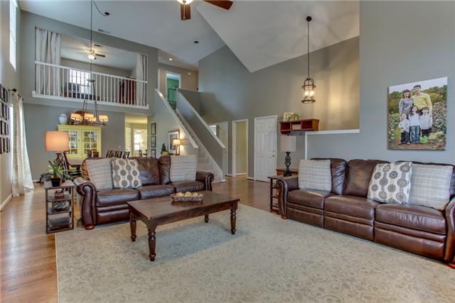 2612 Call Hill Road Nashville, TN 37211 - Photo 3 of 20 Very open and spacious living/dining area