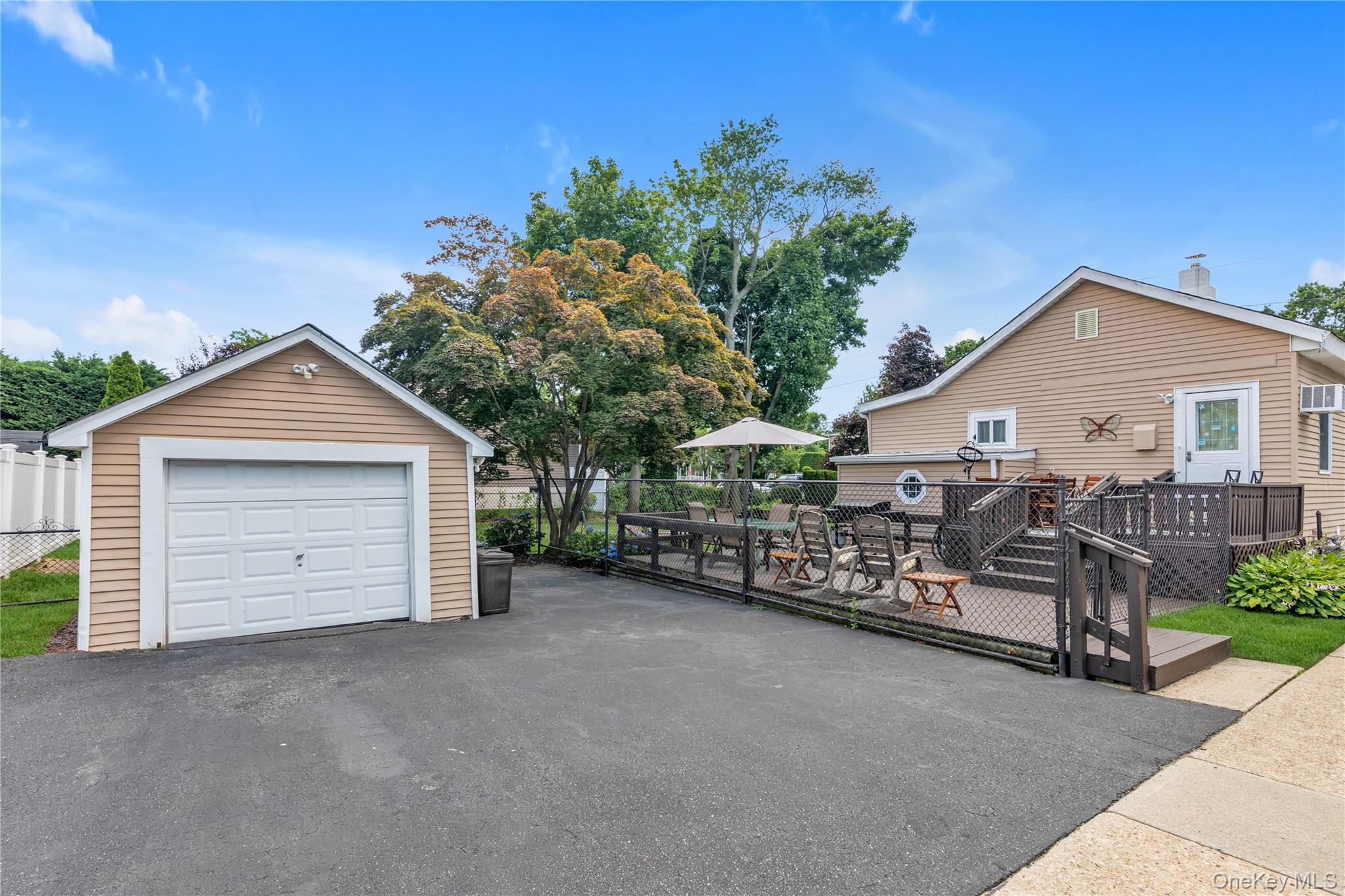 369 Maple Avenue East Meadow, NY 11554 - Photo 3 of 20