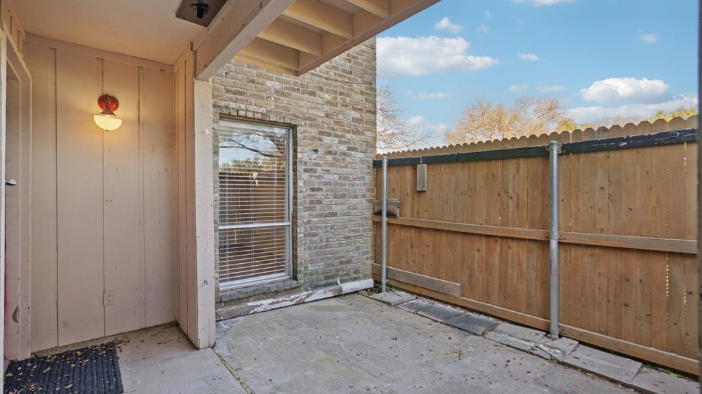 5634 Boca Raton Boulevard, Unit 108 Fort Worth, TX 76112 - Photo 27 of 27 Front Patio
