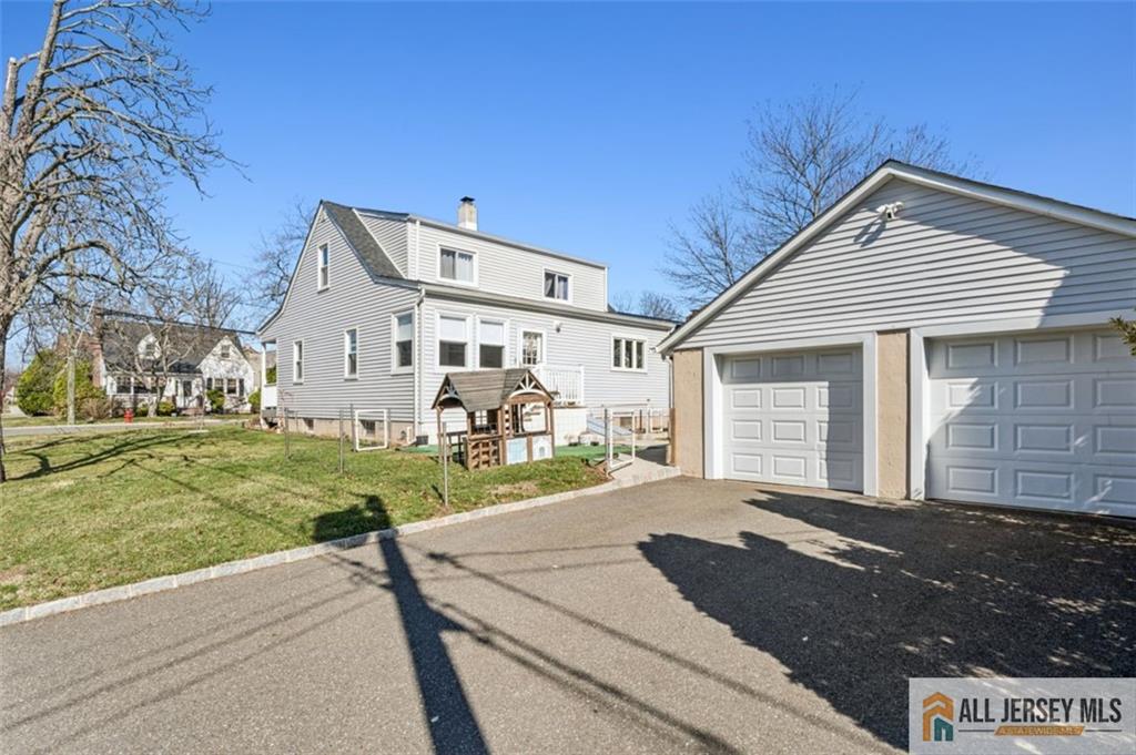 33 Safran Avenue Edison, NJ 08837 - Photo 3 of 31