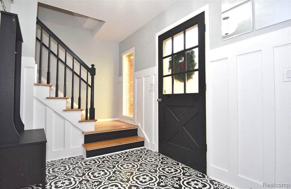36651 Saxony Road Farmington, MI 48335 - Photo 3 of 37 front entry 2.JPG