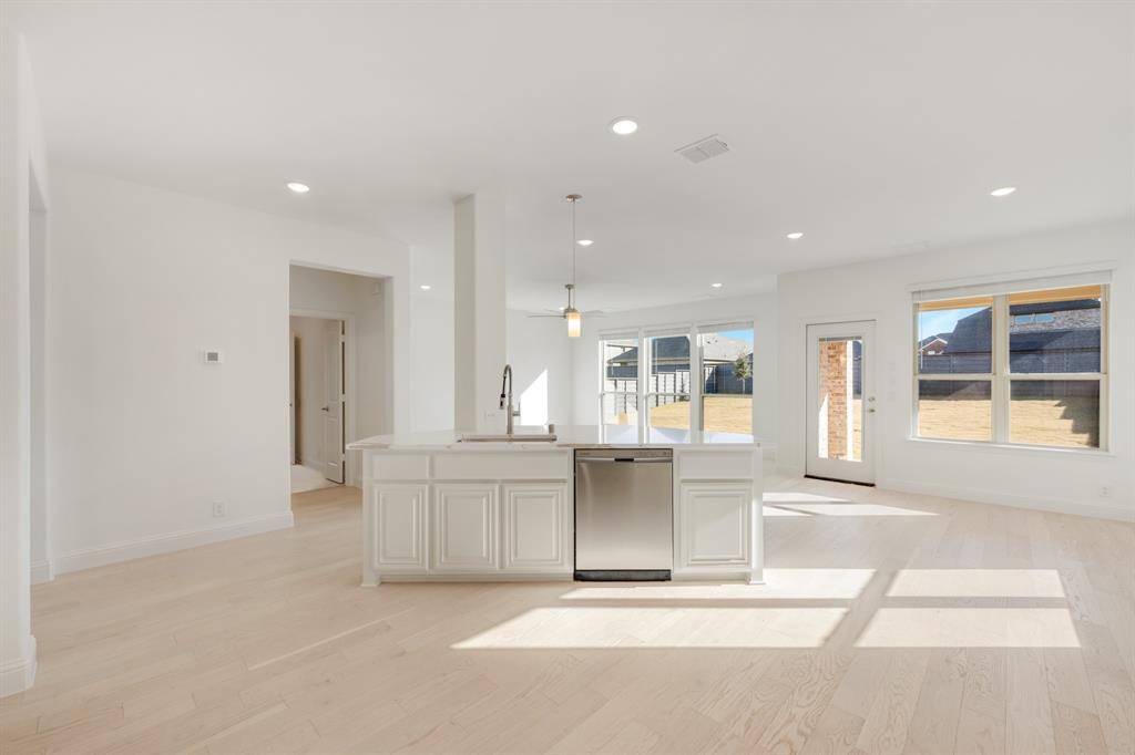 7308 Iris Road Aubrey, TX 76227 - Photo 11 of 40