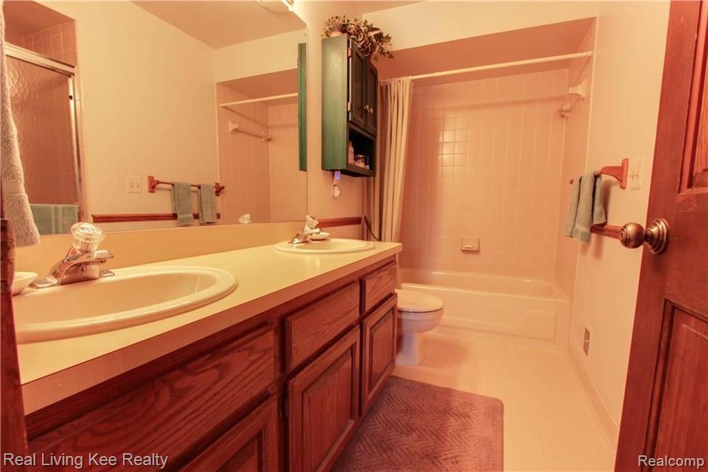 650 Snowmass Drive Rochester Hills, MI 48309 - Photo 28 of 46