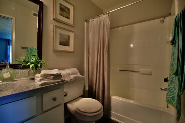 $1,170 | 200 South Linden Avenue, Unit 50, Rialto, CA 92376