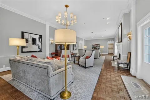 $749,000 | 816 South Hanley Road, Unit 15B, Clayton, MO 63105