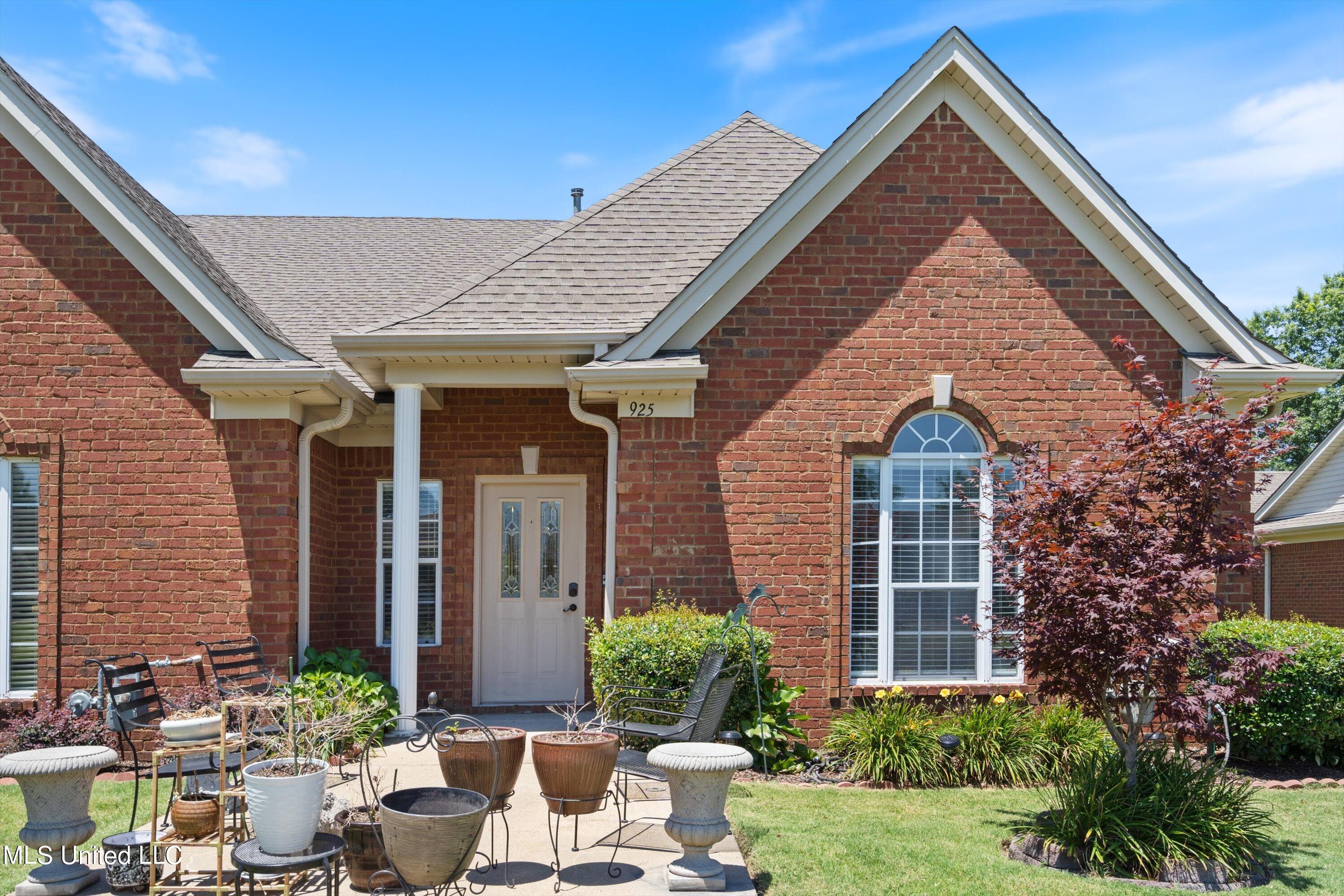 925 Cardinal Lane Hernando, MS 38632 - Photo 1 of 27 01-DSC1817