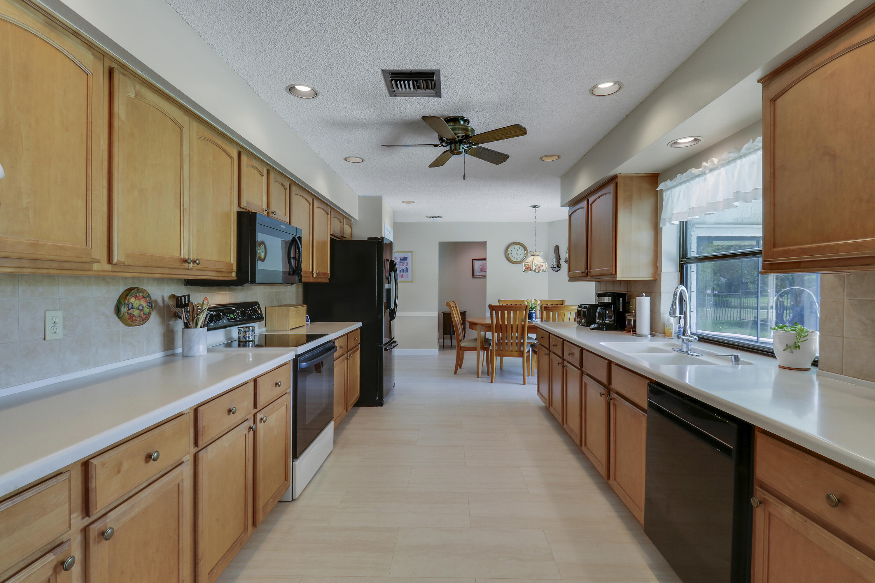 21777 Beachnut Drive Boca Raton, FL 33433 - Photo 10 of 64 Kitchen