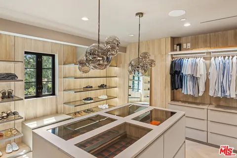 a kitchen that has a lot of cabinets in it