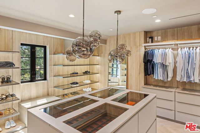 a kitchen that has a lot of cabinets in it