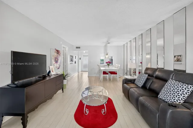 $112,500 | 7817 Golf Cir Drive, Unit 305, Margate, FL 33063