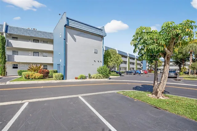 $112,500 | 7817 Golf Cir Drive, Unit 305, Margate, FL 33063