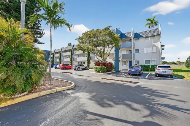 $112,500 | 7817 Golf Cir Drive, Unit 305, Margate, FL 33063