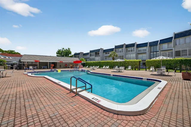 $112,500 | 7817 Golf Cir Drive, Unit 305, Margate, FL 33063