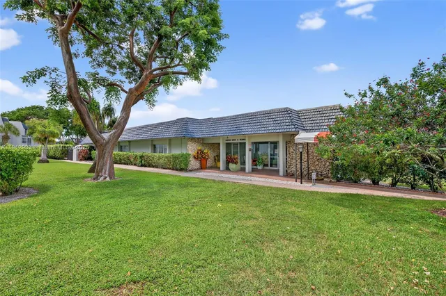 $112,500 | 7817 Golf Cir Drive, Unit 305, Margate, FL 33063