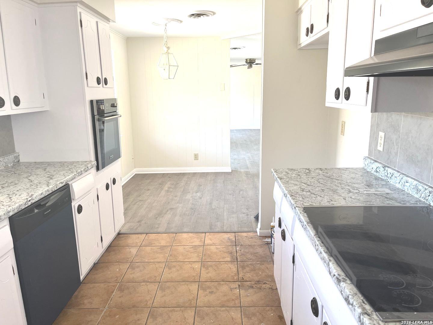 425 Driftwind Drive Windcrest, TX 78239 - Photo 11 of 37