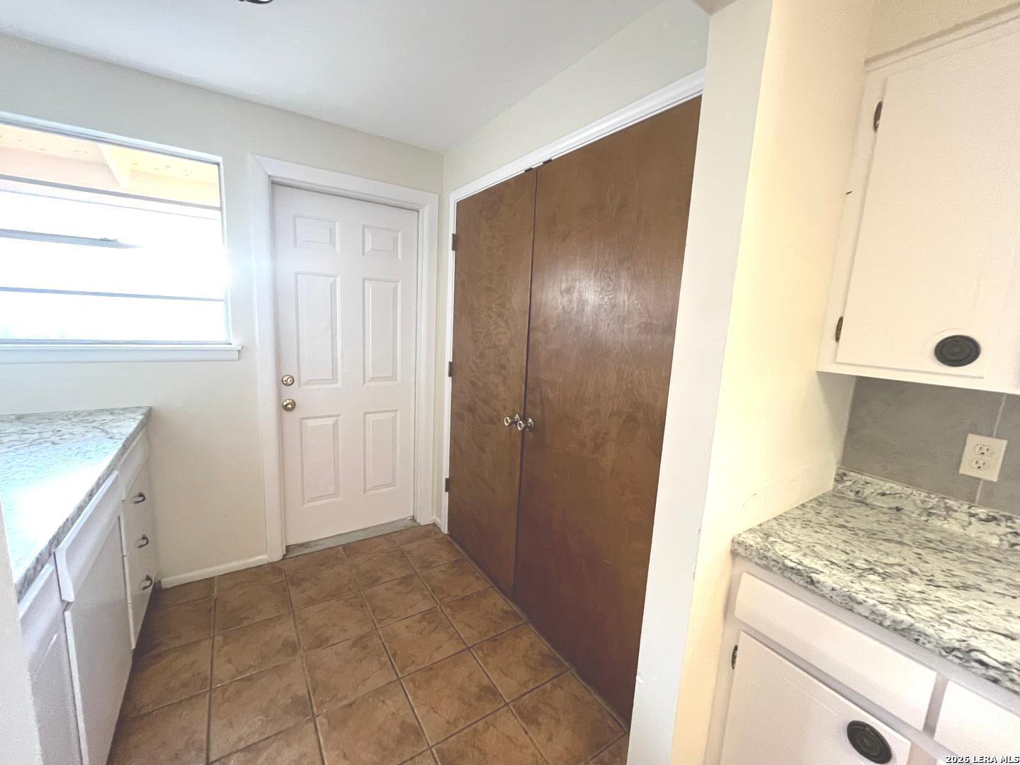 425 Driftwind Drive Windcrest, TX 78239 - Photo 12 of 37