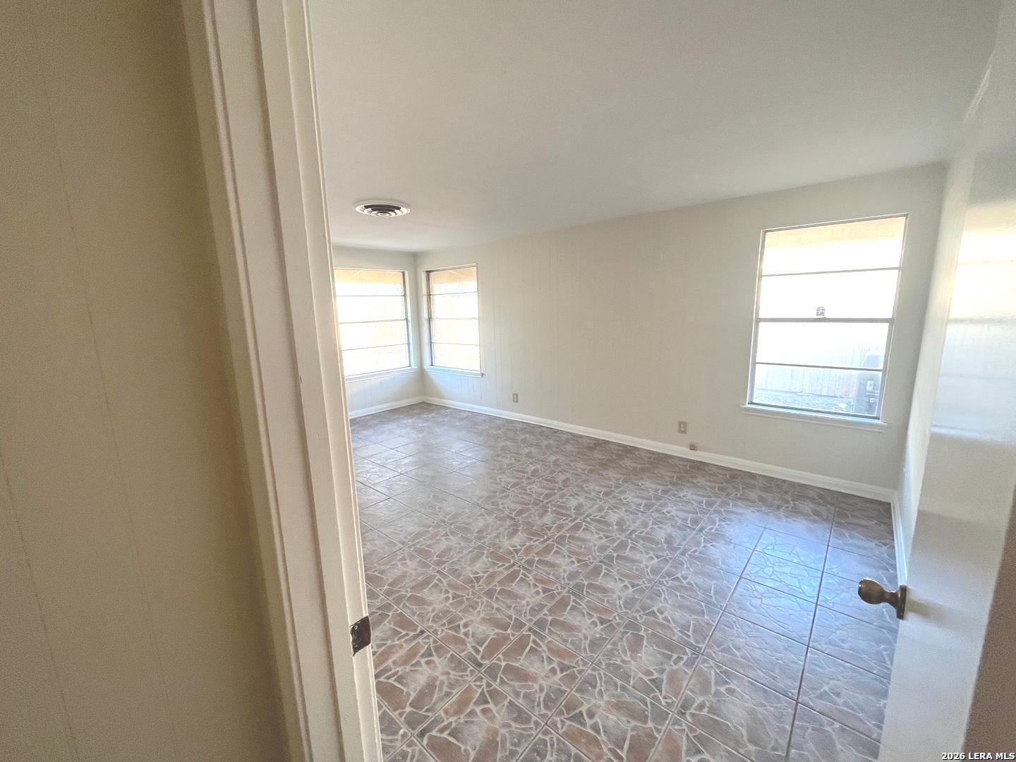 425 Driftwind Drive Windcrest, TX 78239 - Photo 18 of 37