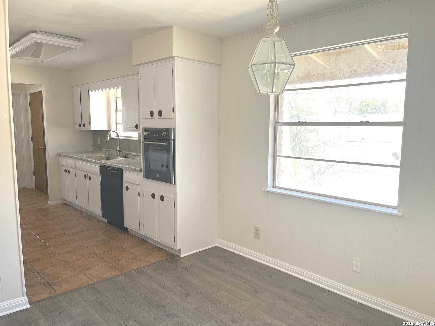 425 Driftwind Drive Windcrest, TX 78239 - Photo 10 of 37