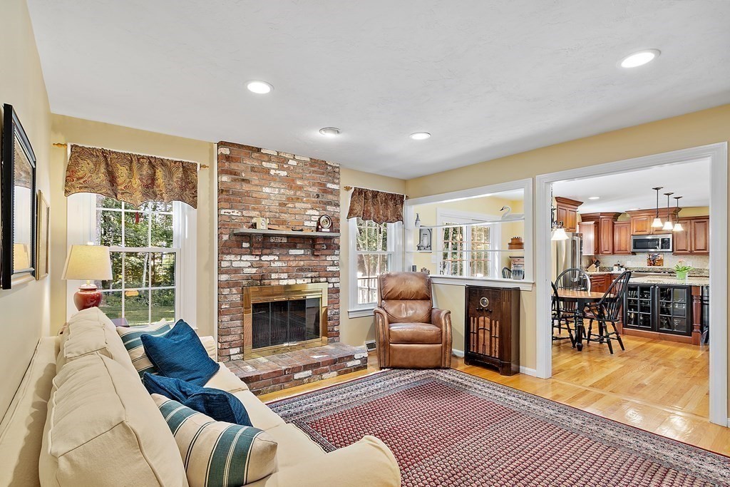 14 Woodcrest Road Westborough, MA 01581 - Photo 14 of 36 Gallery Image 14