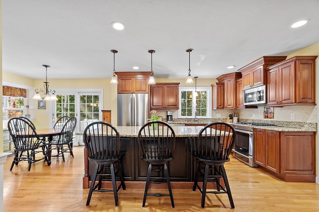 14 Woodcrest Road Westborough, MA 01581 - Photo 3 of 36 Gallery Image 3