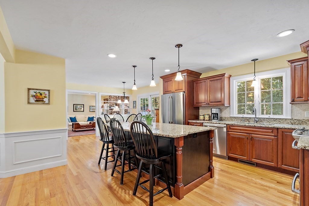 14 Woodcrest Road Westborough, MA 01581 - Photo 4 of 36 Gallery Image 4