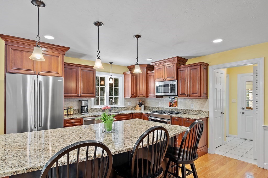 14 Woodcrest Road Westborough, MA 01581 - Photo 7 of 36 Gallery Image 7